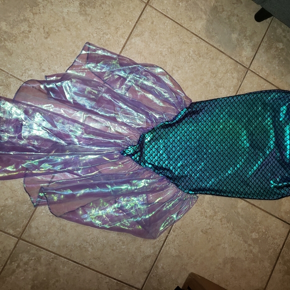 Mermaid Tail #Hallween - Picture 5 of 6